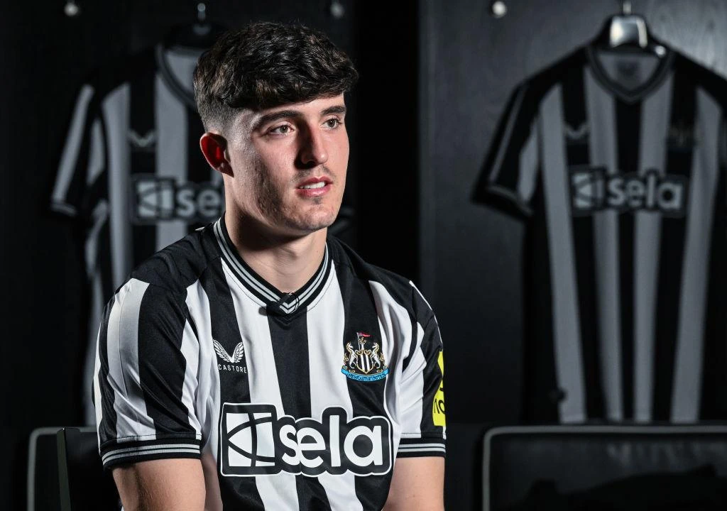 Manchester clubs show interest in Newcastle’s Tino Livramento